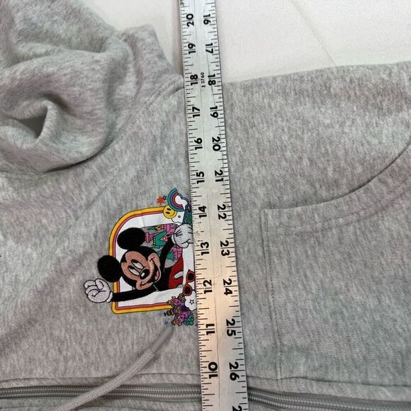 Disney Sweatshirt Womens Small Gray 2025 Play in the Parks Disney World Teacups - Picture 5 of 9